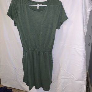 Green T shirt dress
